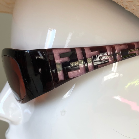 Fendi FS301 540 54/15 130 “Cold Insert” Sunglasses in beautiful condition. - Picture 12 of 12